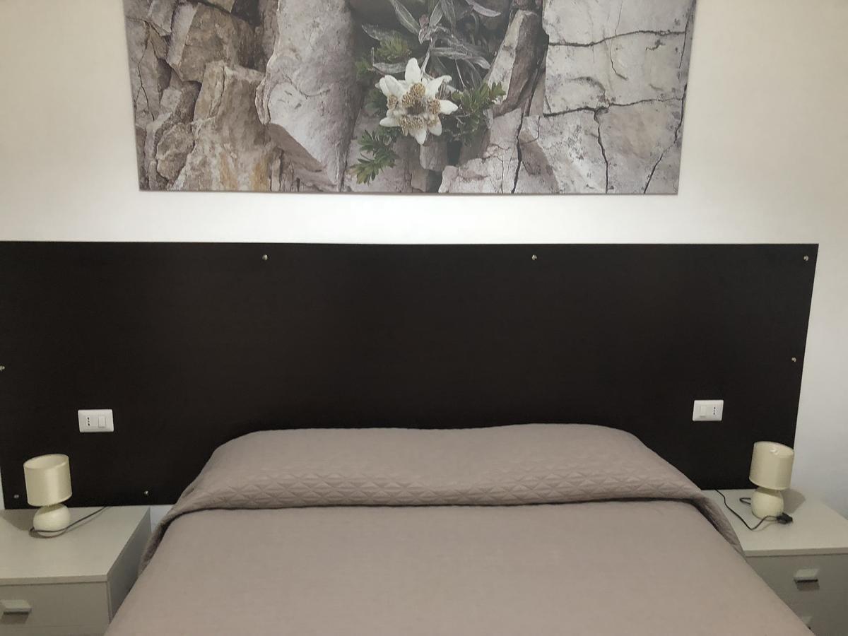 B&B Rosaly ซานคาตัลโด ภายนอก รูปภาพ