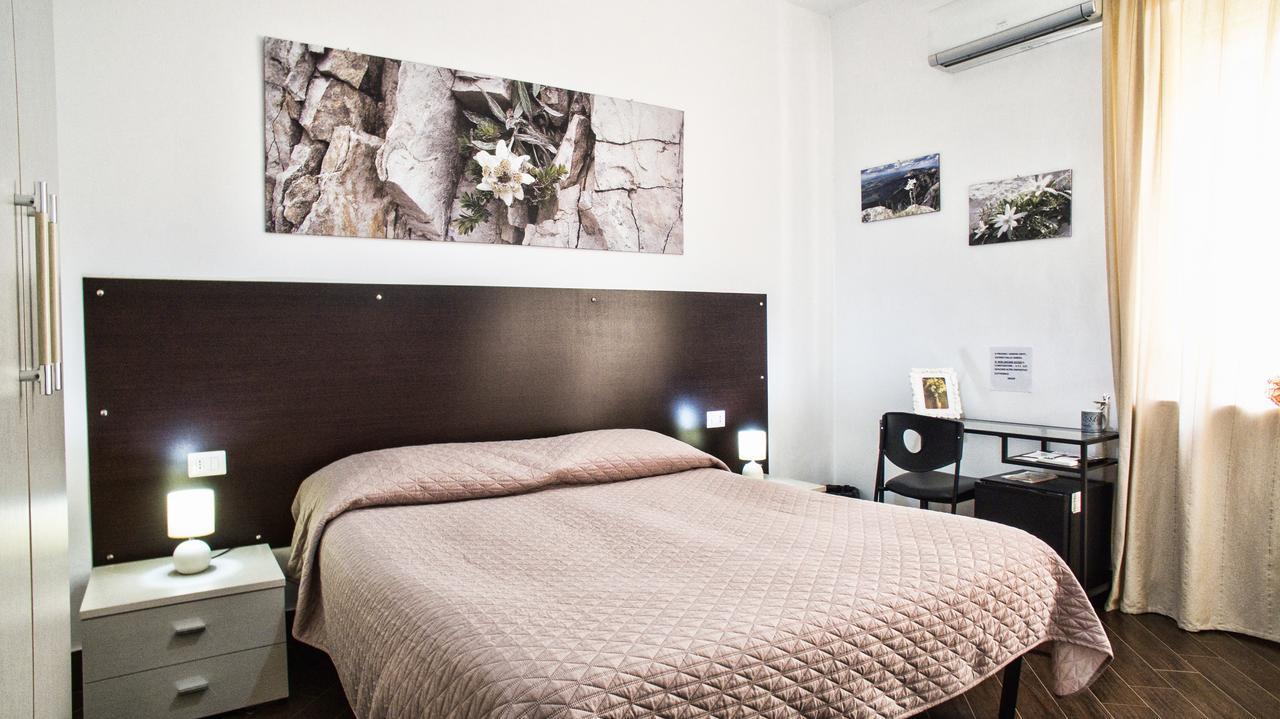 B&B Rosaly ซานคาตัลโด ภายนอก รูปภาพ